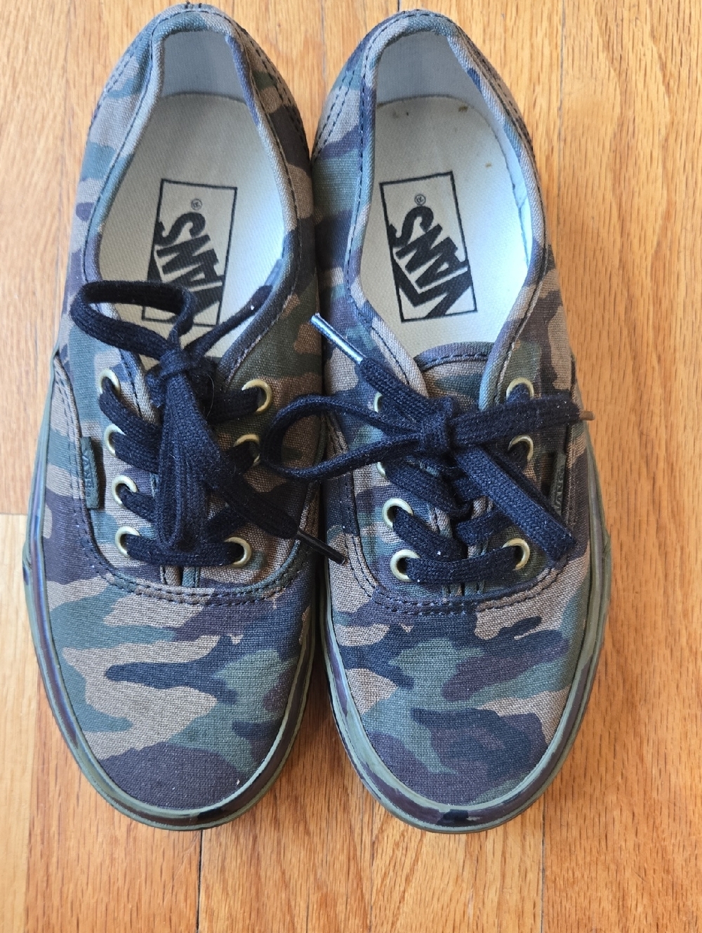 Vans Woman Camo Canvas Sneakers in Green and Black